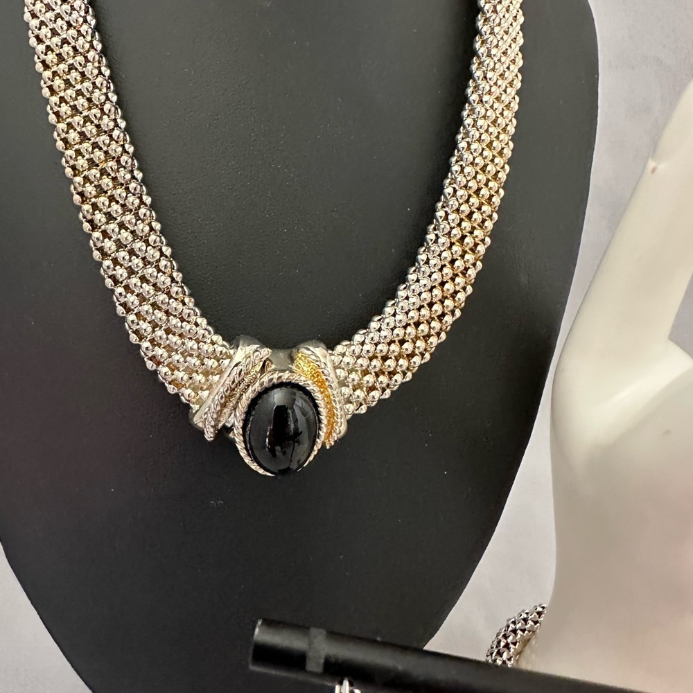 Silver tone mesh set with black cabochons I necklace bracelet earrings - Picture 2 of 6